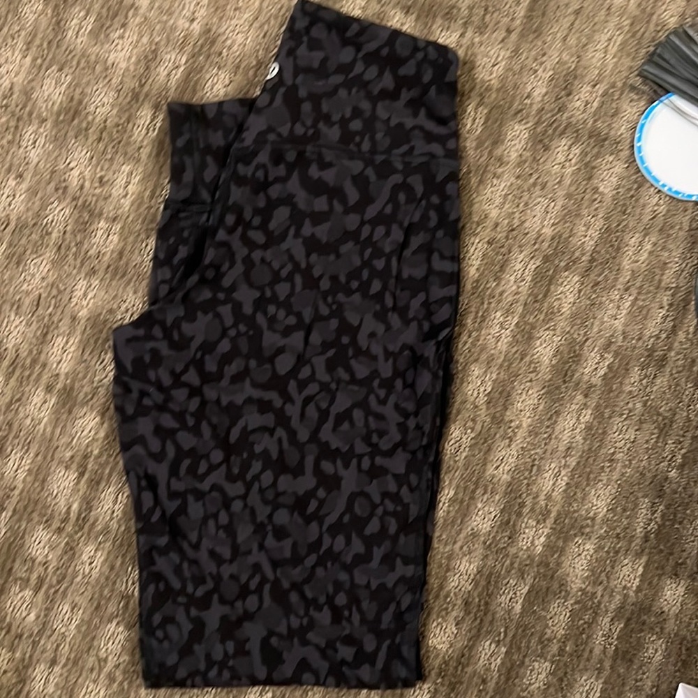Lululemon joggers size 2 - no tags but never worn